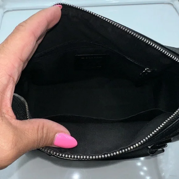 Coach - Picture 5 of 9